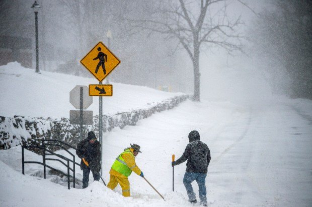 Farmers Almanac First Snowfall Map: Expected Dates & Timelines